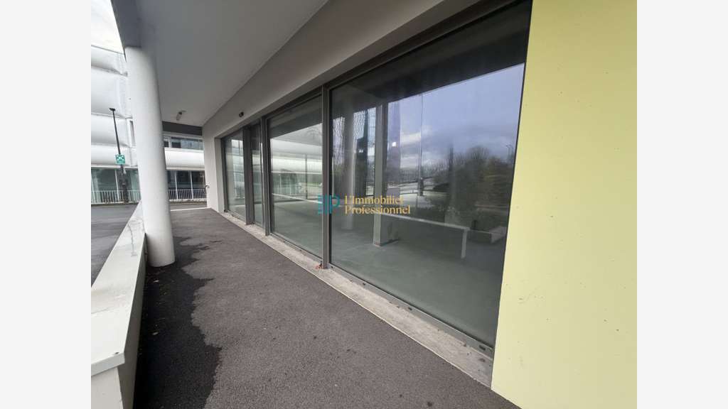 À vendre local commercial brut 218m² à Hennebont 
