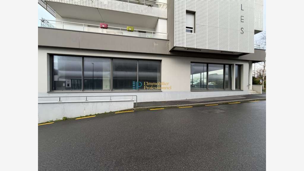À vendre local commercial brut 218m² à Hennebont 
