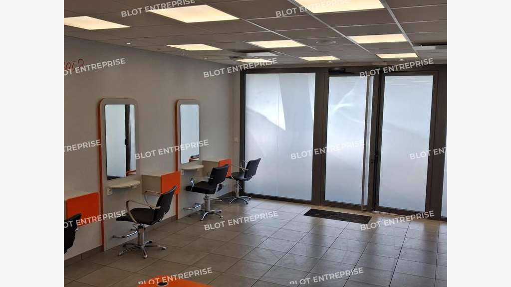 À VENDRE - LOCAL COMMERCIAL 130 m² - HENNEBONT