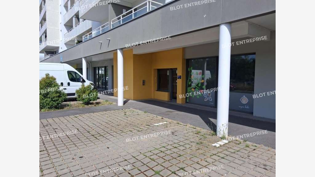 À VENDRE - LOCAL COMMERCIAL 130 m² - HENNEBONT