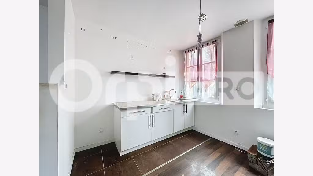Vente local commercial 81m² + appartement à Hermes