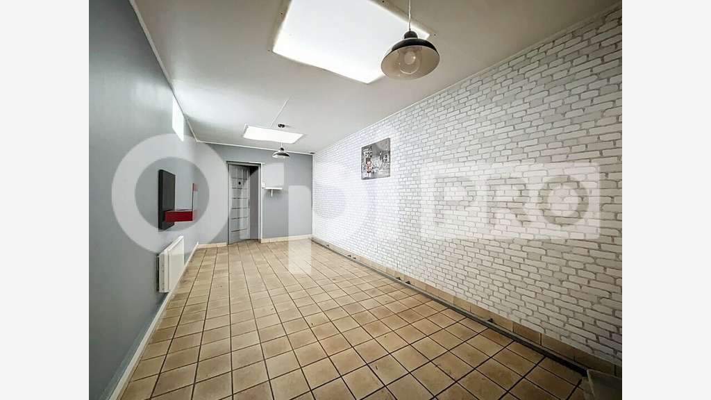 Vente local commercial 81m² + appartement à Hermes