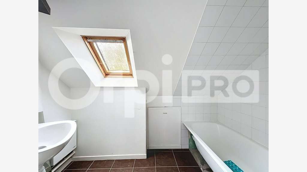 Vente local commercial 81m² + appartement à Hermes