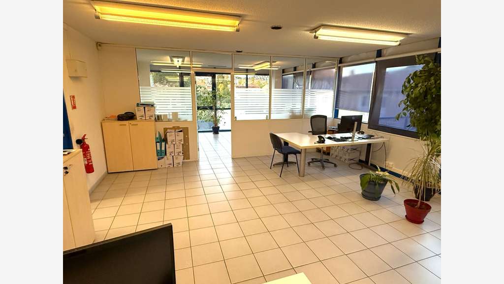 Vente bureaux 315m² R+1 proche autoroute à Hyères