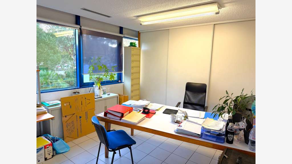 Vente bureaux 315m² R+1 proche autoroute à Hyères