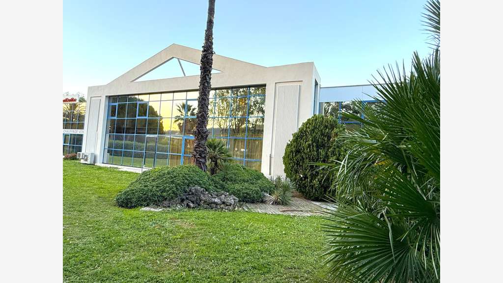 Vente bureaux 315m² R+1 proche autoroute à Hyères