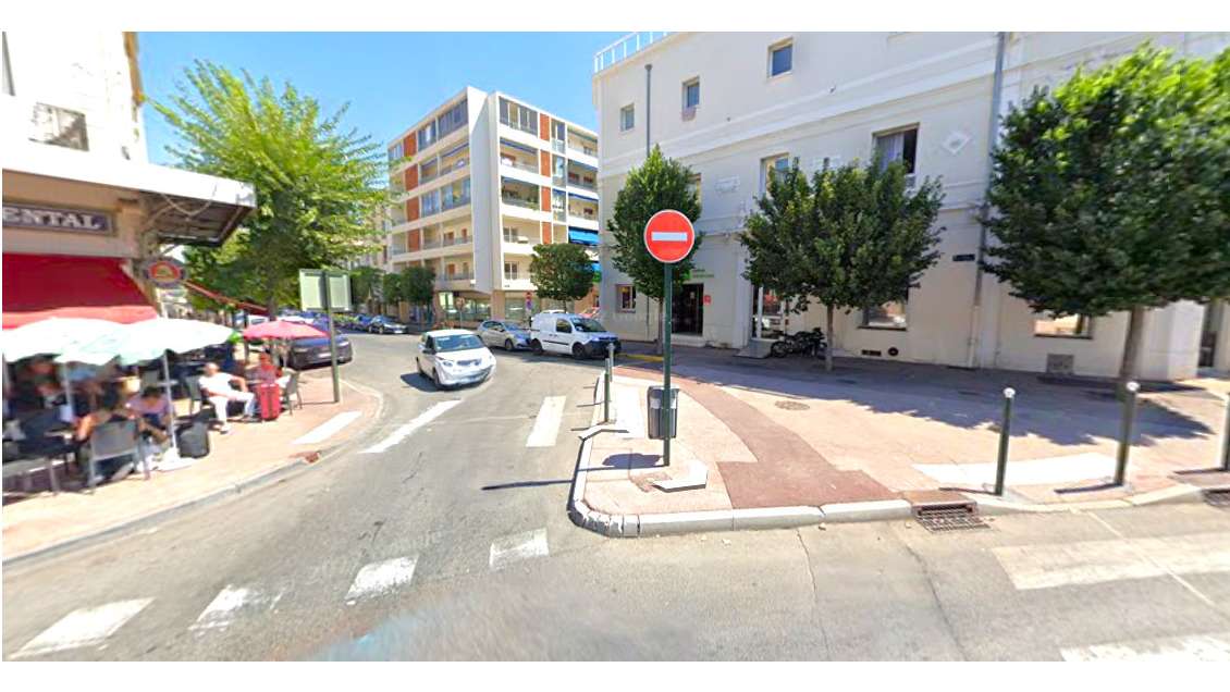 Local 147m² + 11 places de parking à Hyères Gare 