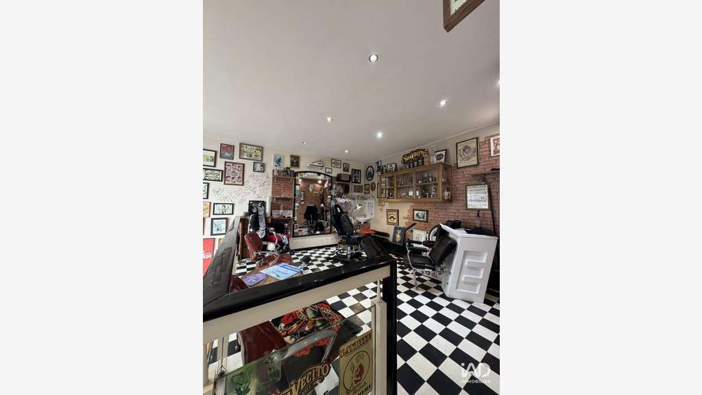 Vente local commercial 65m² Rue Massillon à Hyères