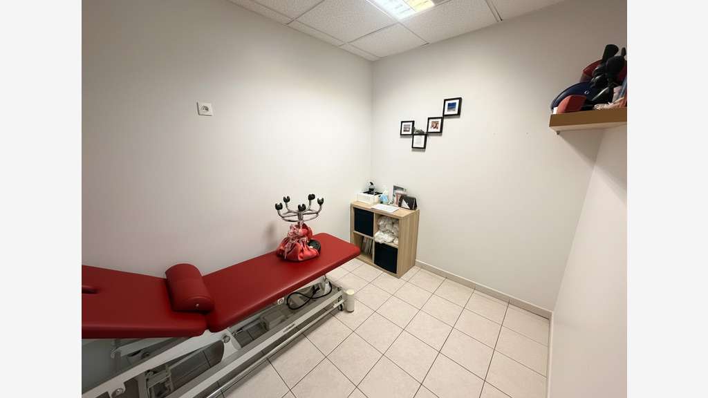 BUREAUX 60.15 M²