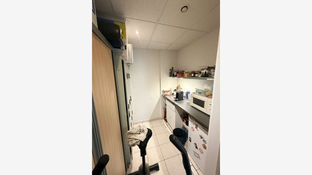 BUREAUX 60.15 M²