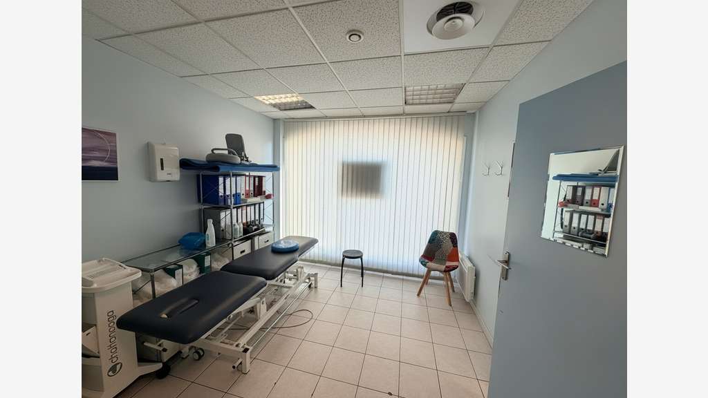 BUREAUX 60.15 M²