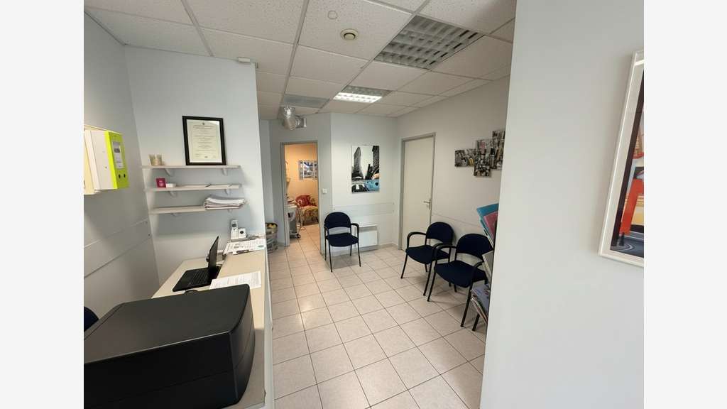 BUREAUX 60.15 M²