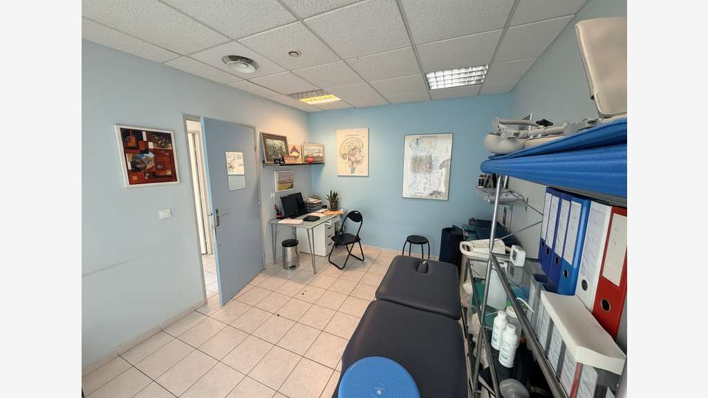 BUREAUX 60.15 M²
