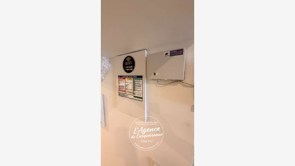 A VENDRE MURS COMMERCIAUX VIDE 24,94 M2 EN