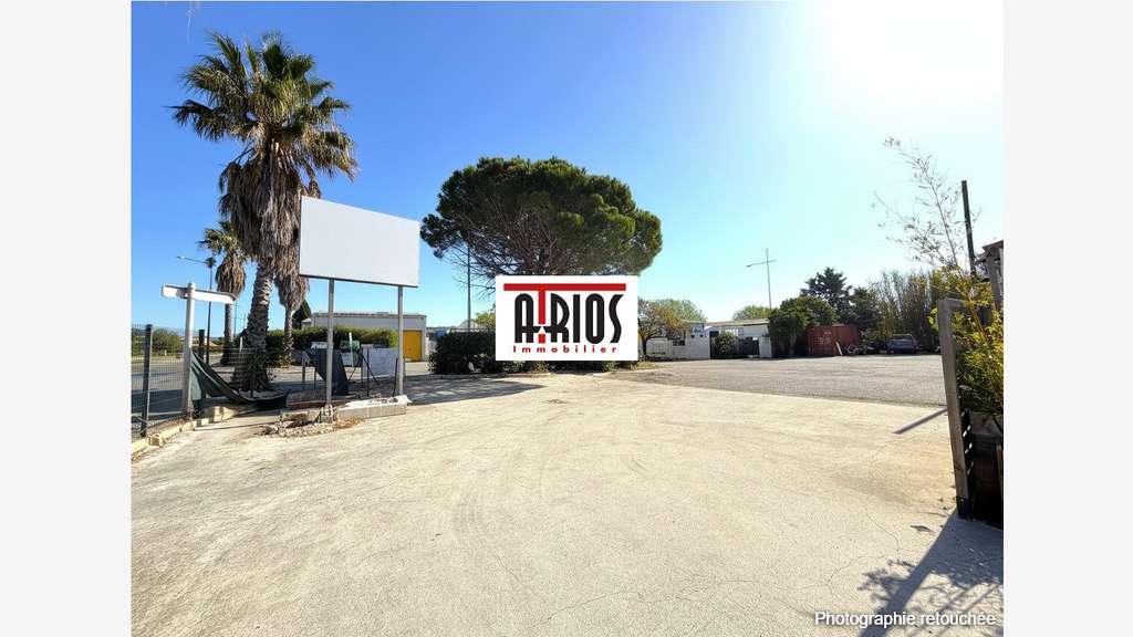 AV local 235m² + terrasse + exterieur à Hyères