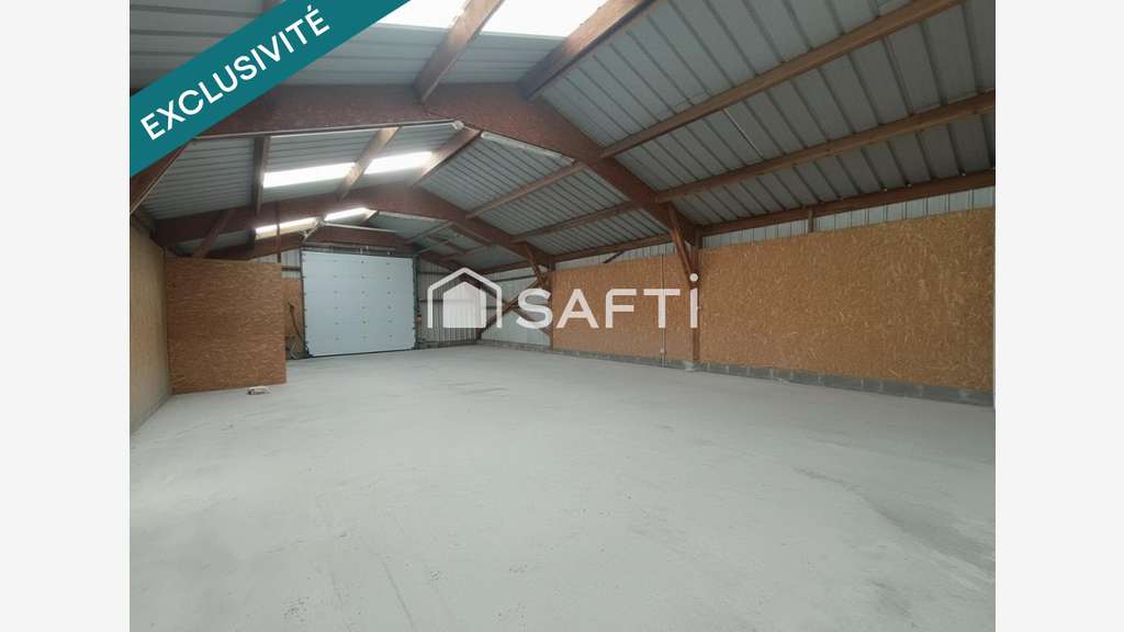 Local 370m² sur terrain de 2544m² ZA de Jans
