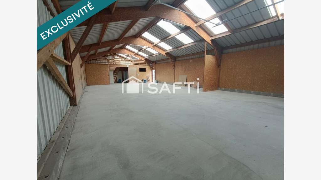 Local 370m² sur terrain de 2544m² ZA de Jans