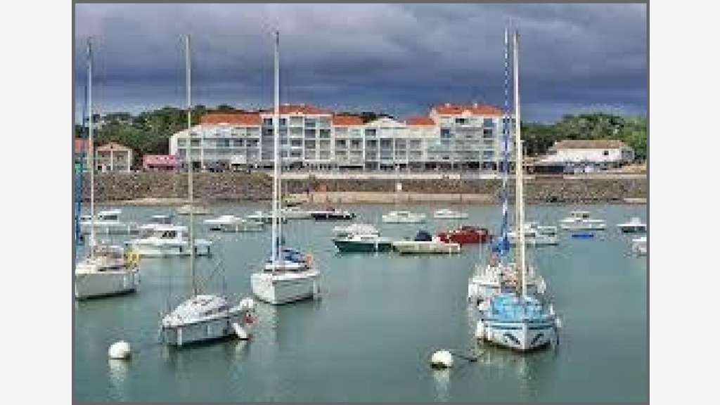 AV murs commerciaux occupés à Jard-sur-Mer port