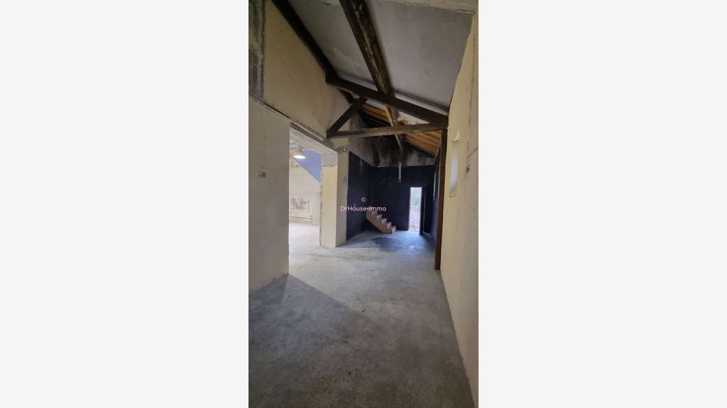 Atelier R+1 avec terrain arboré ZA Jonquières