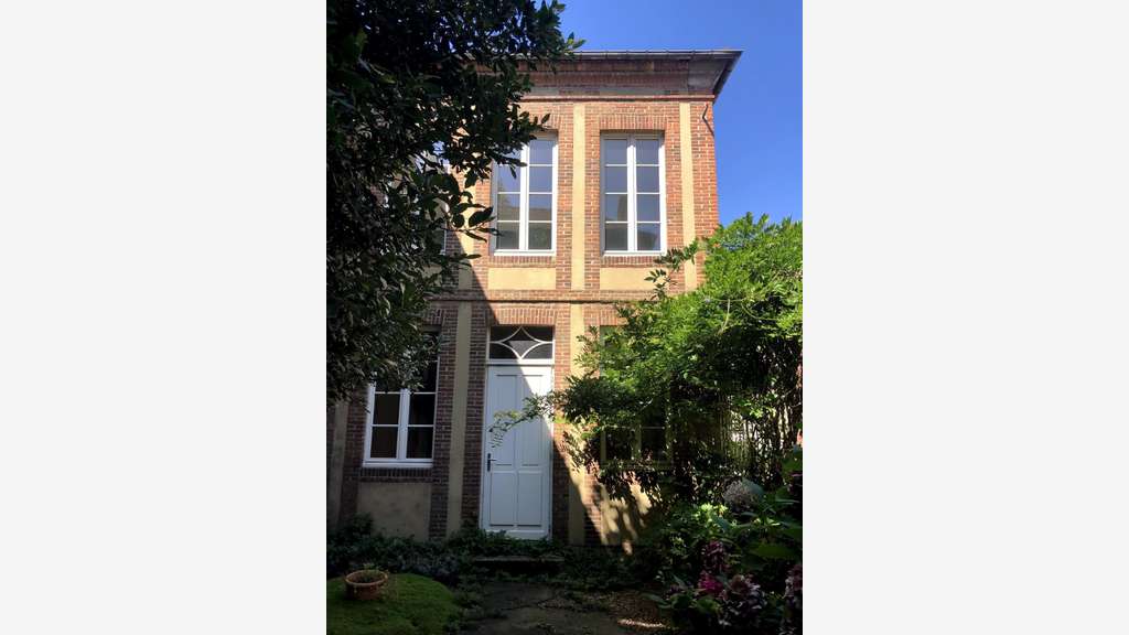 Beau presbytère à aménager en logements