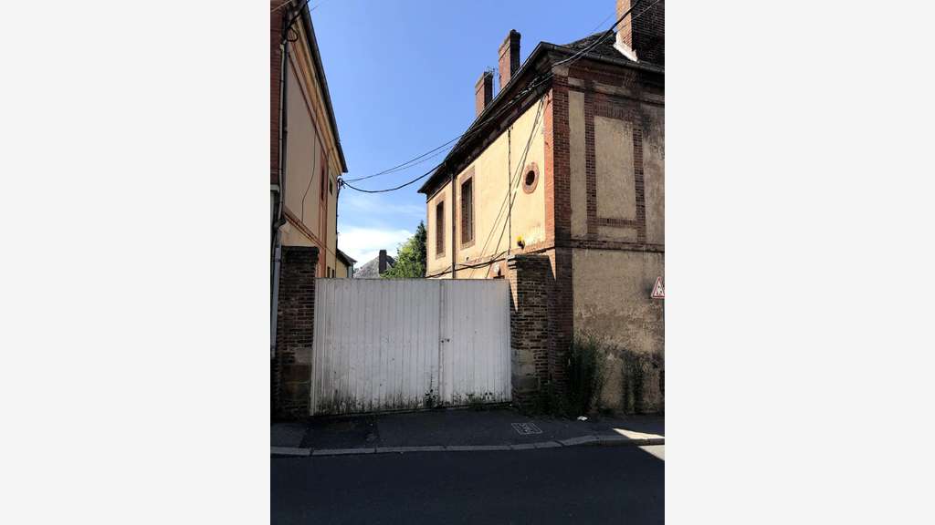 Beau presbytère à aménager en logements