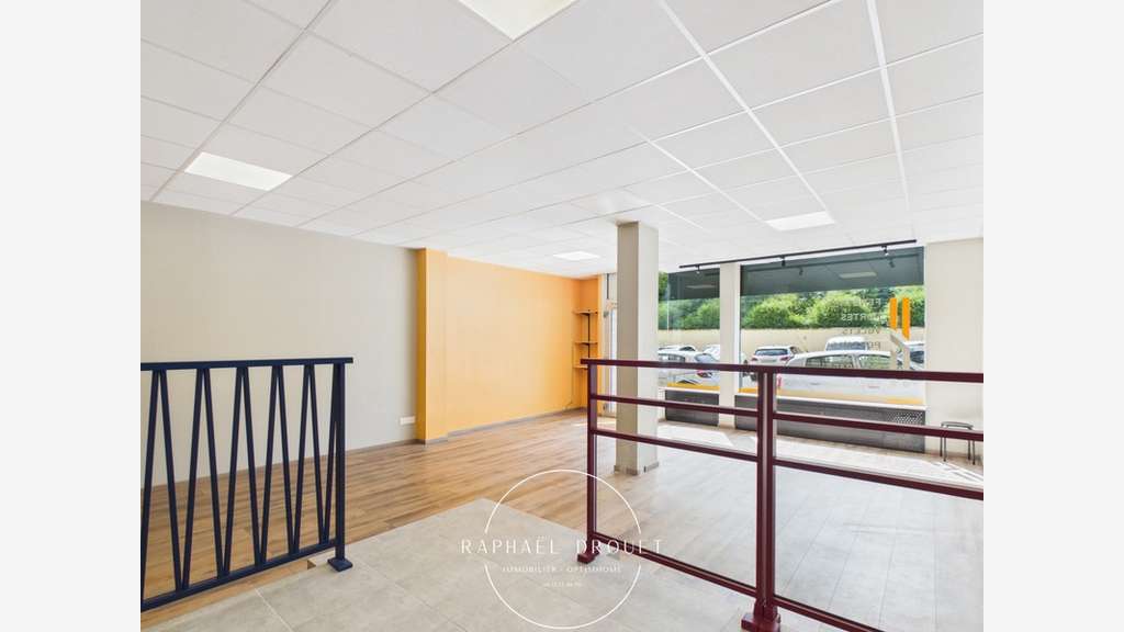 Murs commerciaux de 67m² à vendre à l'Horme centre