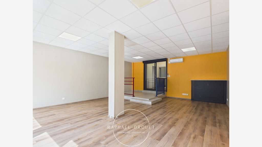 Murs commerciaux de 67m² à vendre à l'Horme centre