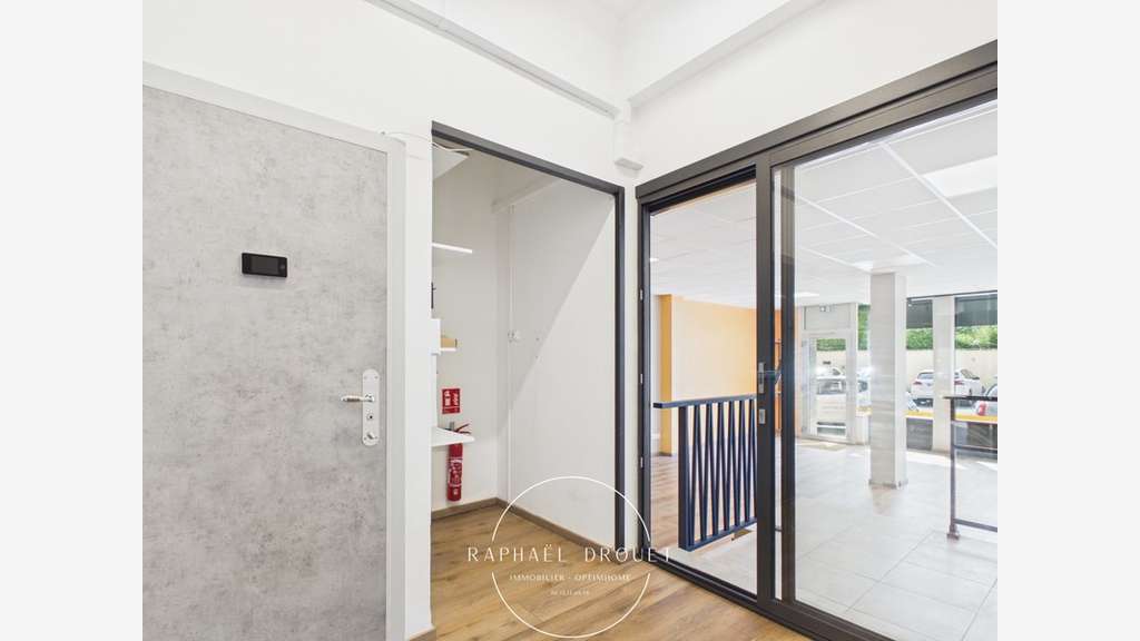 Murs commerciaux de 67m² à vendre à l'Horme centre