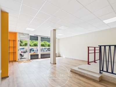 Murs commerciaux de 67m² à vendre à l'Horme centre