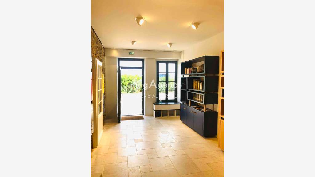 Beau local commercial rénové 103m² Port-Joinville