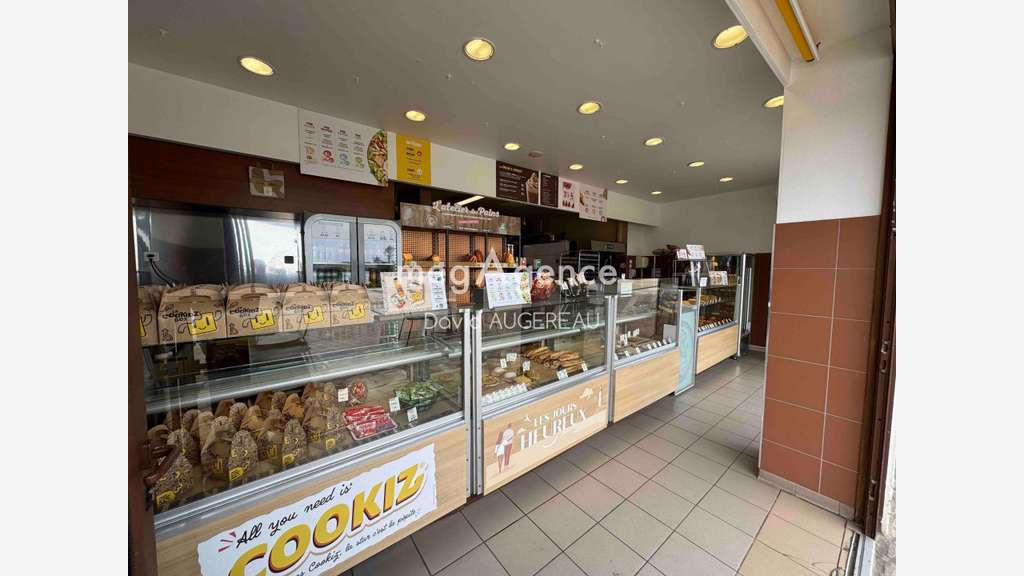 Opportunité murs commerciaux en front de port 85