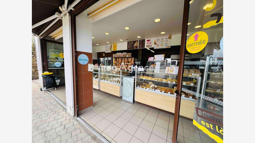 Opportunité murs commerciaux en front de port 85