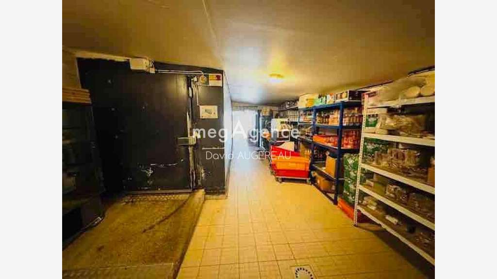 Opportunité murs commerciaux en front de port 85