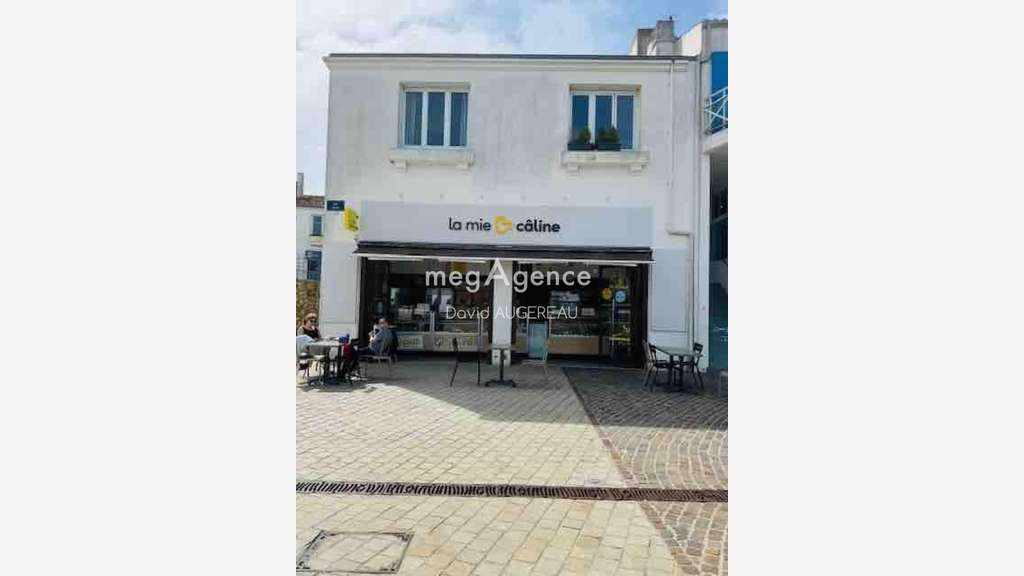 Opportunité murs commerciaux en front de port 85