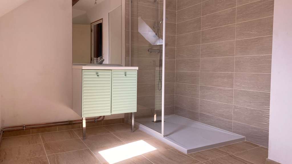 A vendre local 85m² excellente visibilité à L'Isle