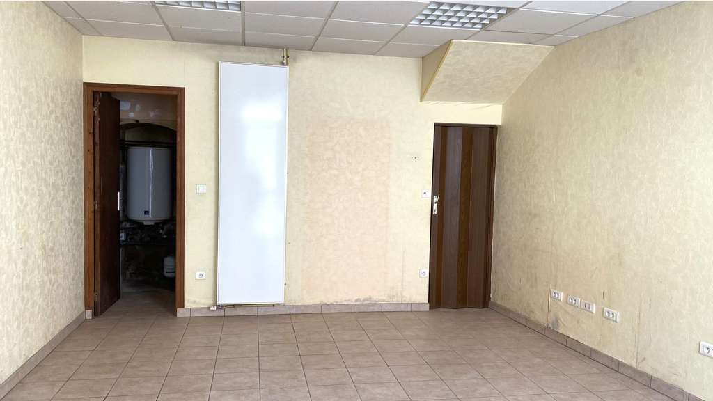 A vendre local 85m² excellente visibilité à L'Isle