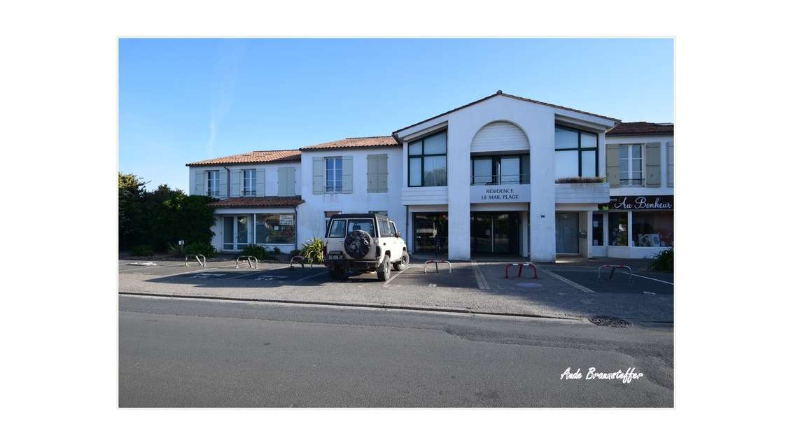 Local/bureau à vendre LA COUARDE SUR MER (17), 