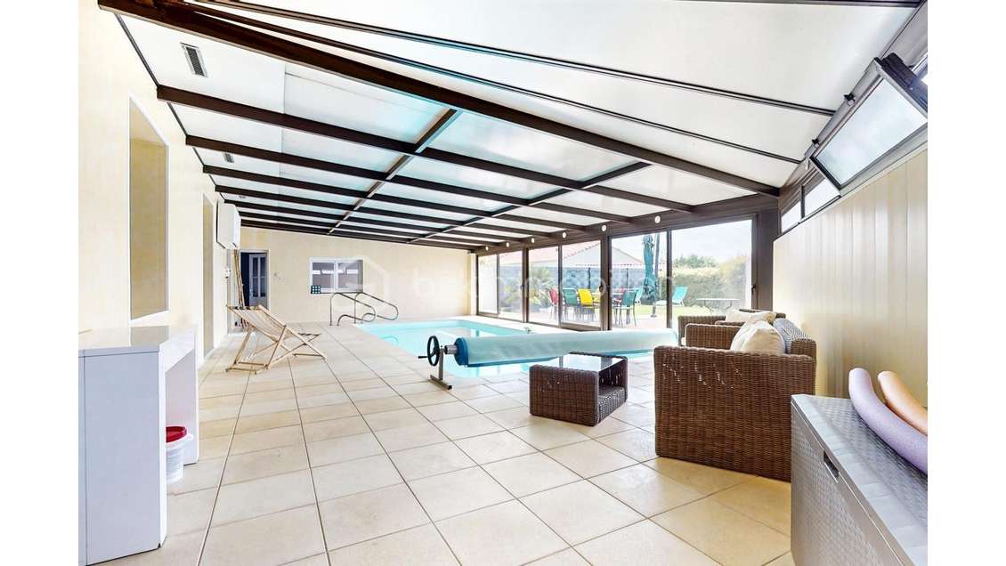 Vente local profession libérale 35m² à la Crèche