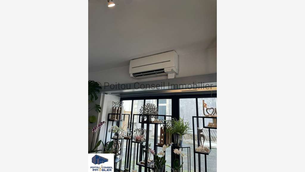 Local 80m² à vendre empl stratégique La Crèche