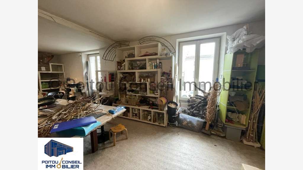 Local 80m² à vendre empl stratégique La Crèche