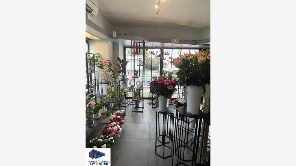 Local 80m² à vendre empl stratégique La Crèche