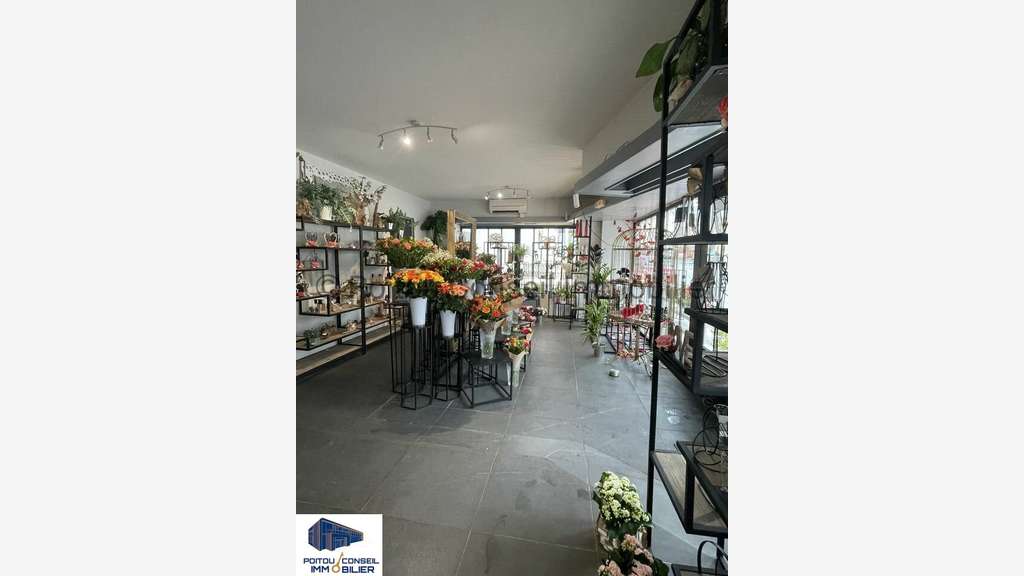 Local 80m² à vendre empl stratégique La Crèche