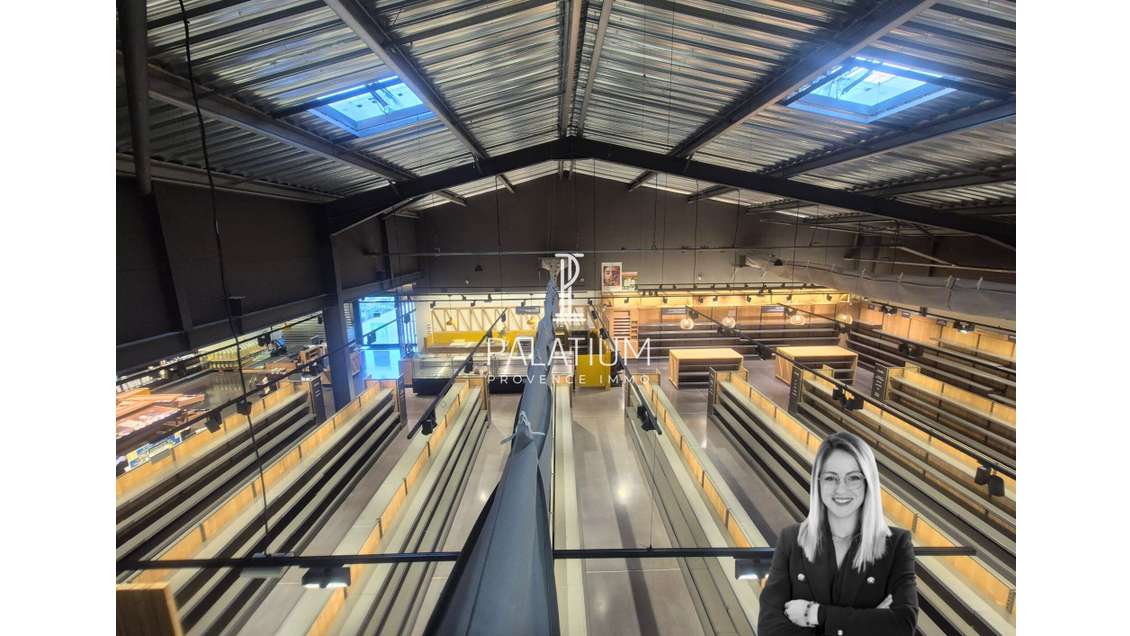 Local commercial en ZAC de La Fare Les Oliviers
