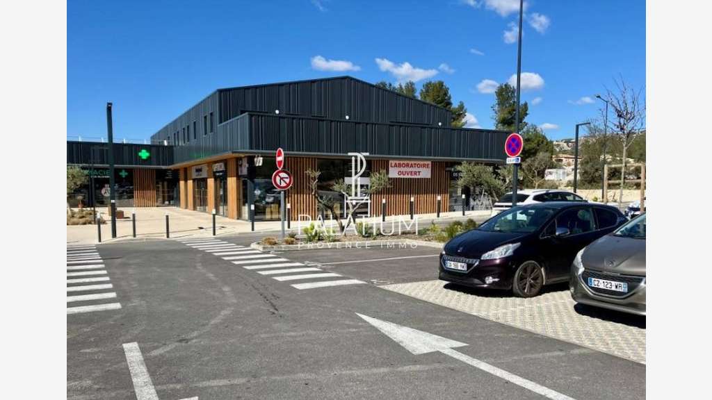 Local commercial en ZAC de La Fare Les Oliviers