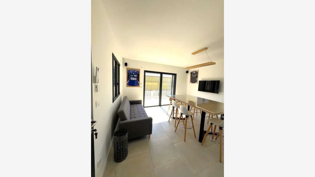 AV entrepôt + bureaux 567m² ZI La Farlède