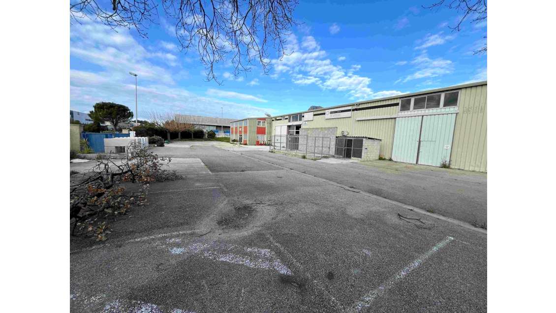Vente local d'activité 1710m² ZI La Farlède
