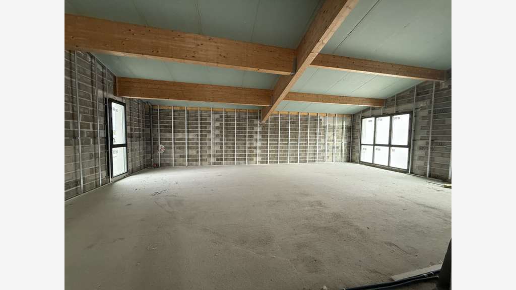 LOCAL COMMERCIAL 353 m² + TERRASSE 222 m² - LA FAR