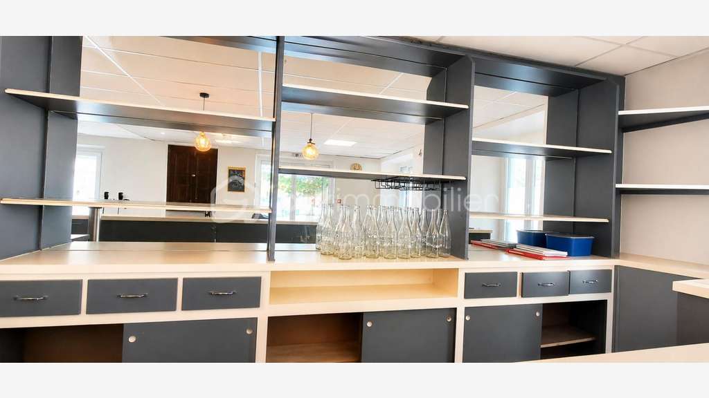 Vente murs commerciaux libres de 100m² à la Frette