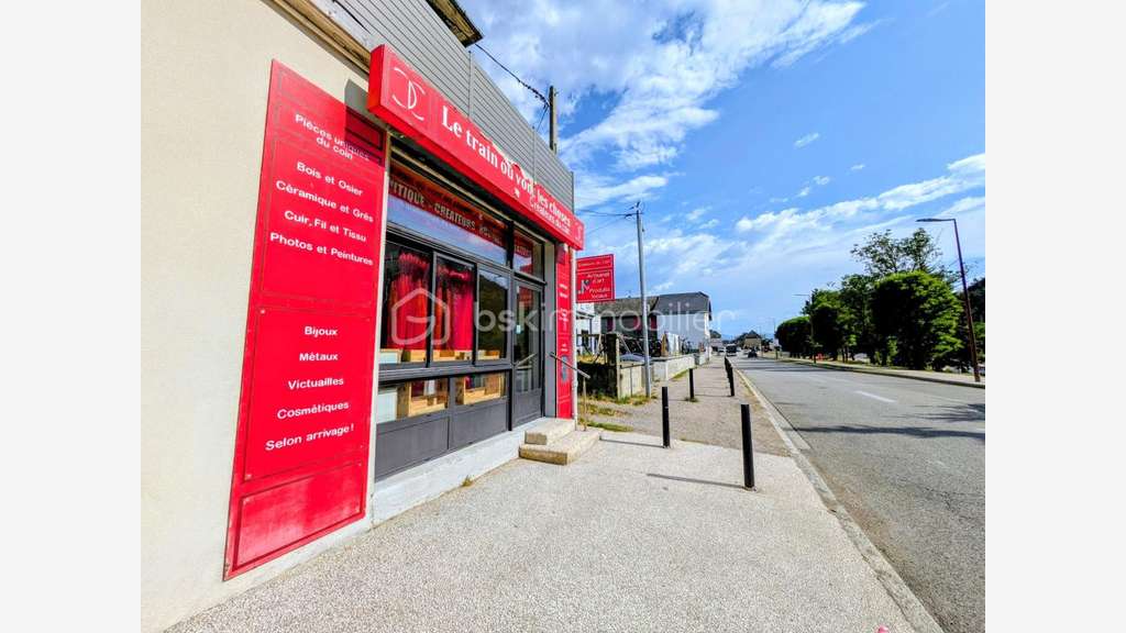 Vente local commercial 51m² à l'entrée de la Mure