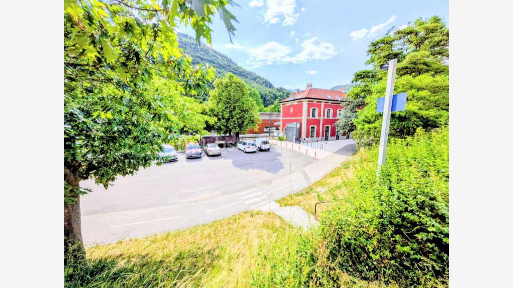 Vente local commercial 51m² à l'entrée de la Mure